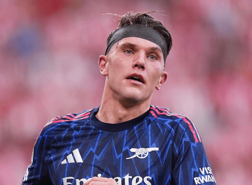 包含欧冠今夜走向成谜；阿贾克斯再遭质疑；悬念犹存；训练强度明显提升的词条-爱游戏体育